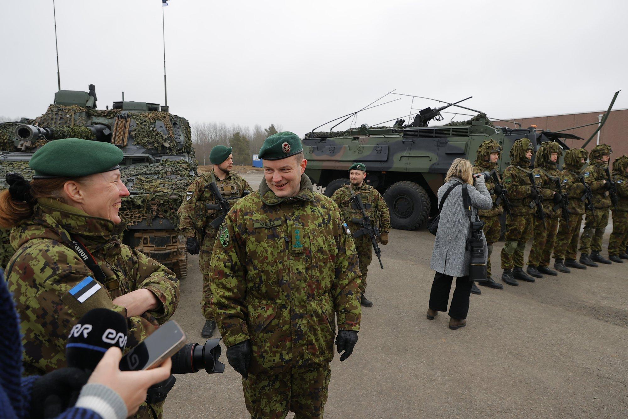 FOTOD | Prints William külastab Tapal teenivaid Briti sõdureid