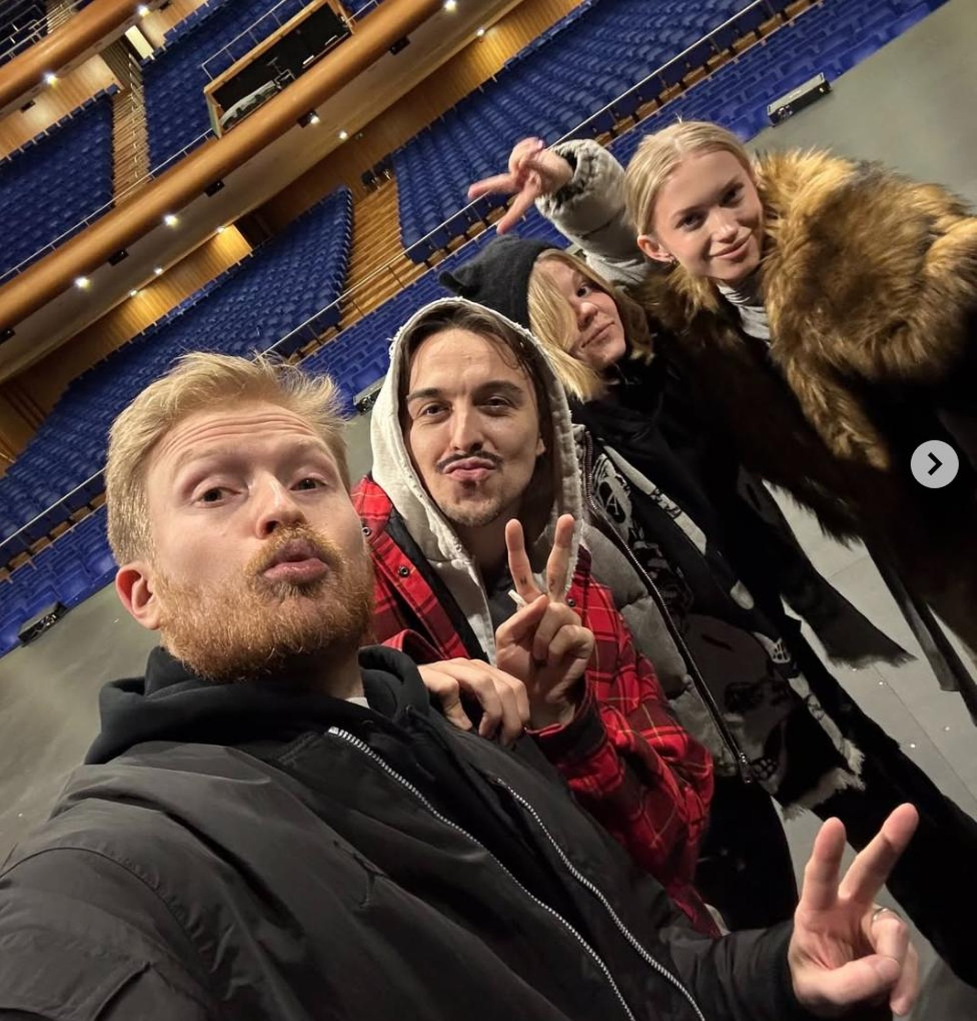 FOTO | Tommy Cash nautis pruudiga õhtut, käies vaatamas populaarse vene koomiku esinemist. Hiljem sai ta staariga ka kohtuda