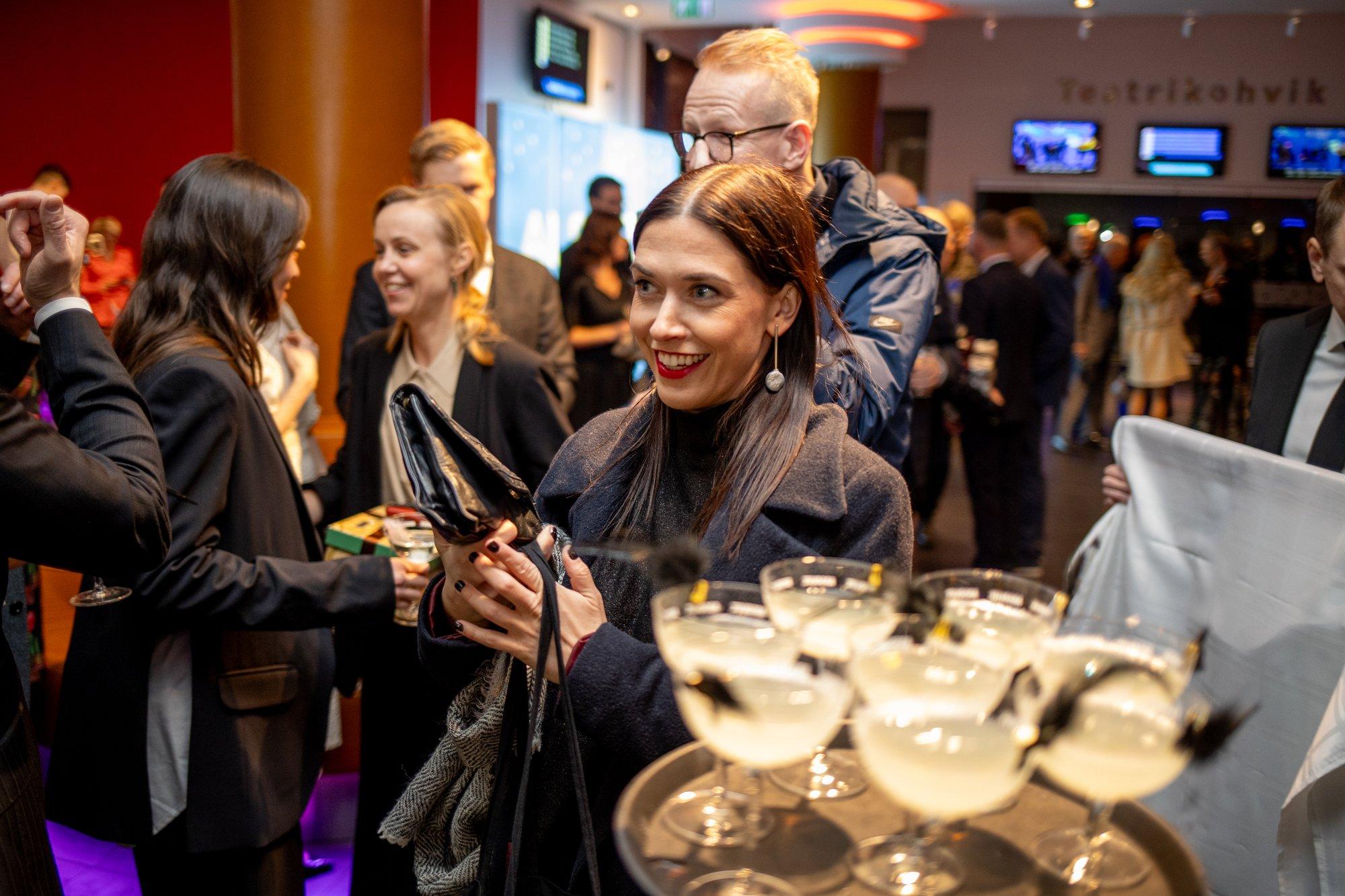 KLÕPS | Piret Laos naudib päikesepaistelist ilma pisipoja seltsis