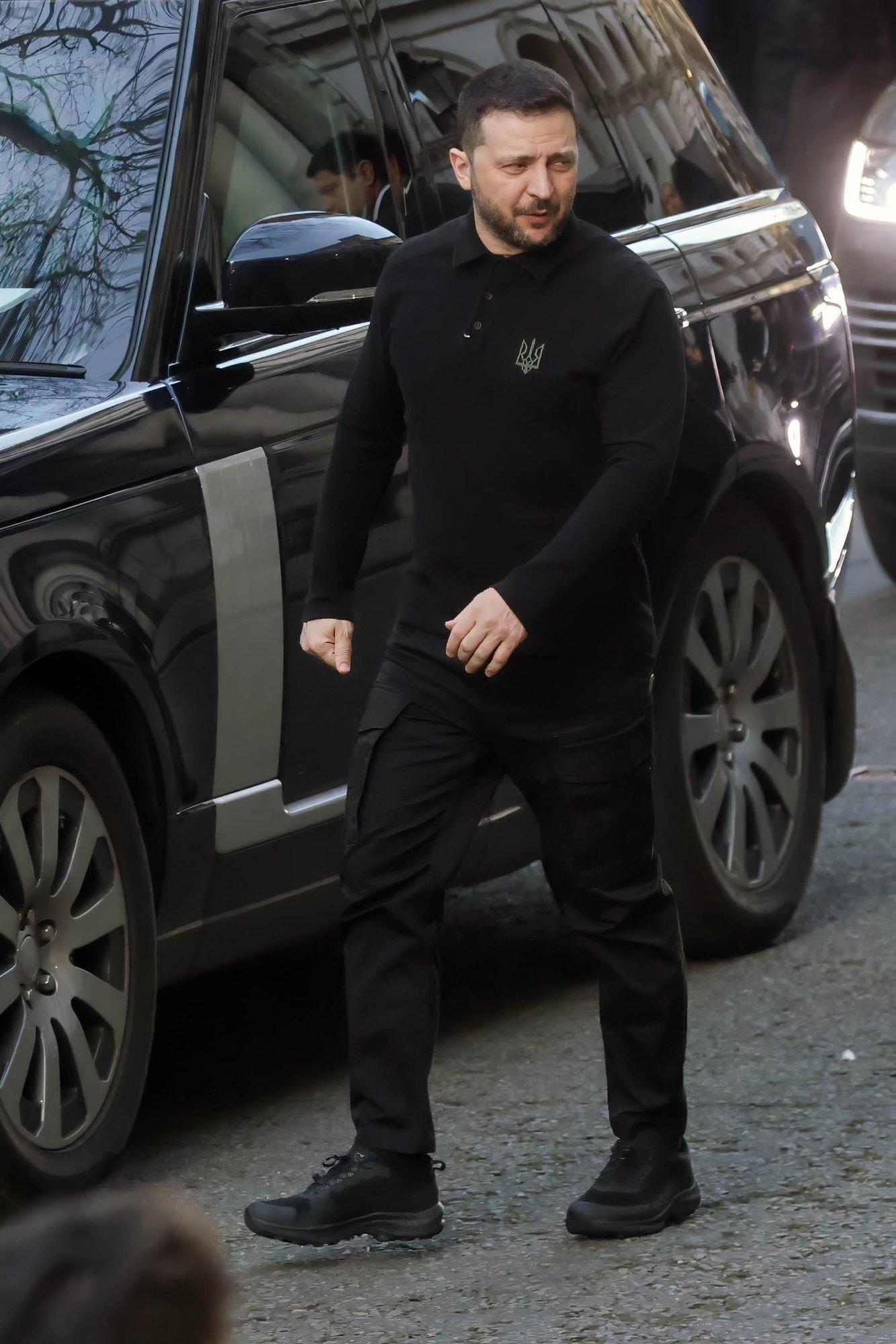 FOTOD | „Miks te ülikonda ei kanna?“ Volodõmõr Zelenskõi saadab oma rõivastega teadliku ja läbimõeldud sõnumi