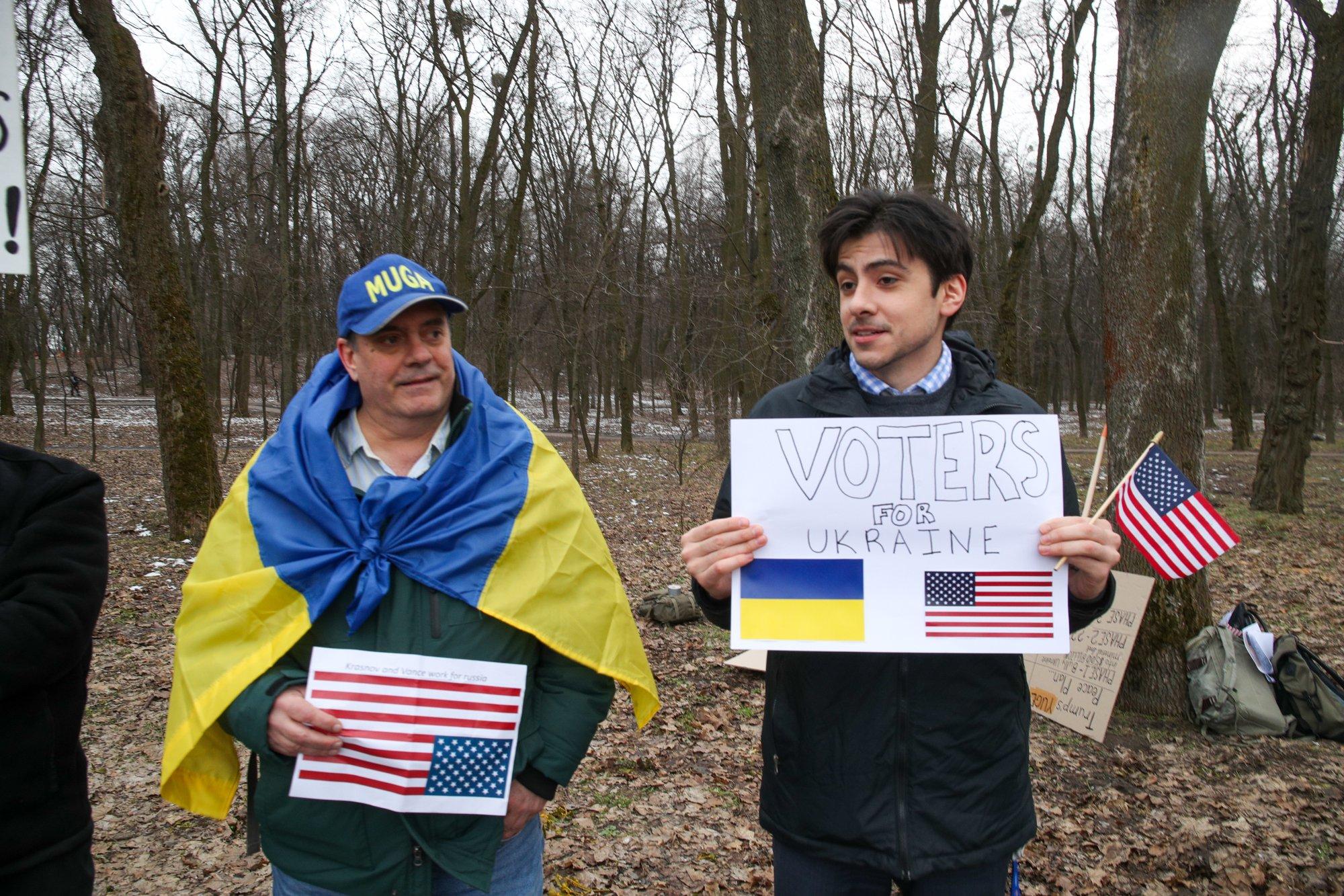 DELFI UKRAINAS | „NATO-l tasuks kohe praegu sõtta astuda.“ Kiievi ameeriklased avaldasid Trumpi vastu meelt