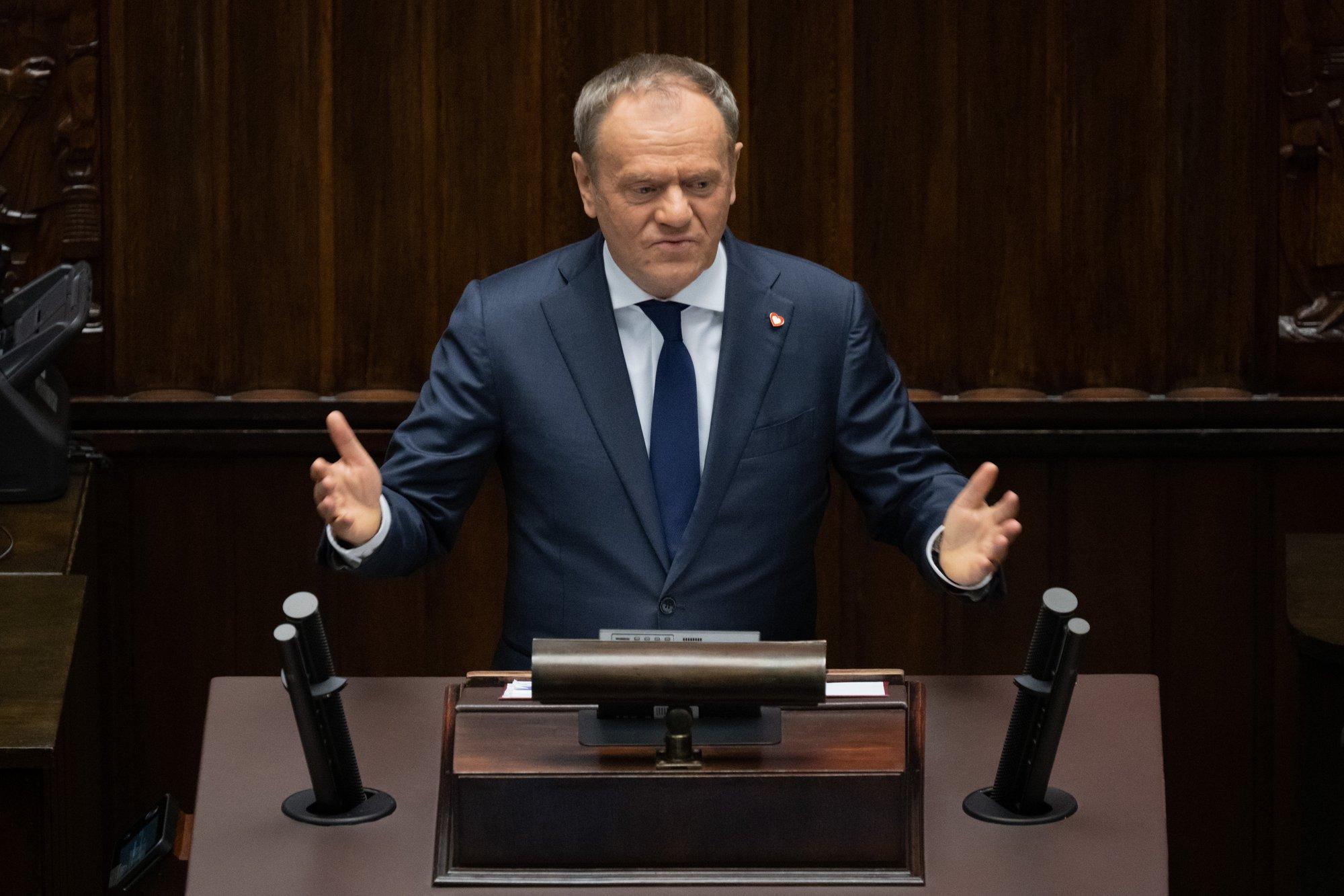 Poola kavatseb anda sõjalise väljaõppe 100 000 inimesele aastas