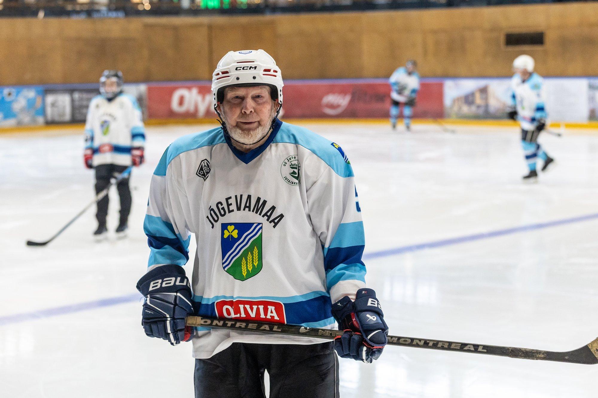 Maailmarekord? 90aastane hokilegend tuli taas jääle!