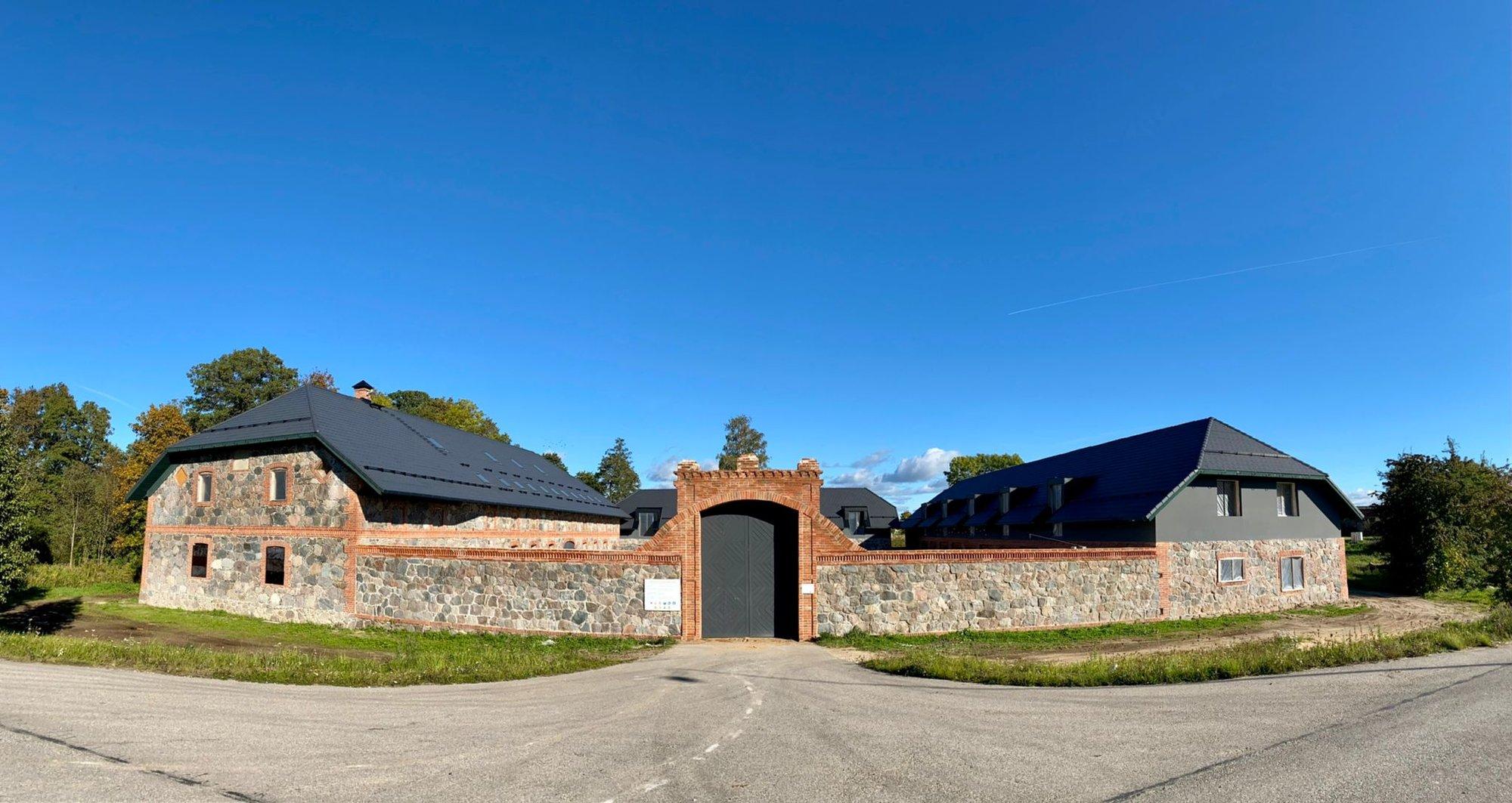 FOTOD | Eesti ärimees tegi korda lagunenud Läti mõisakompleksi ja müüb selle kahe miljoniga maha