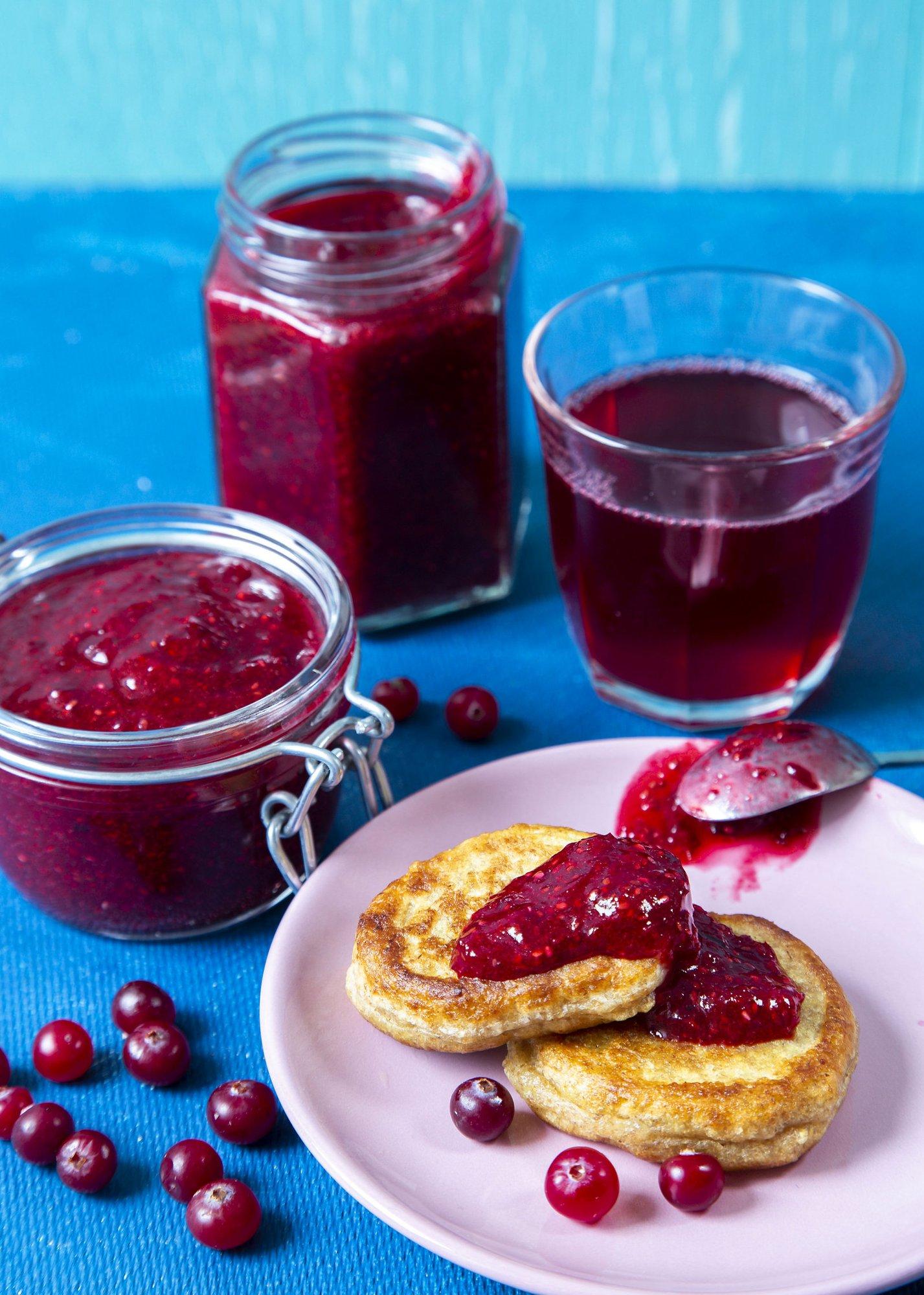 Külmetuste hooajal hädavajalik abimees: kodune ravimoos, mille saad valmis teha üle talve kapis seisnud jõhvikatest!