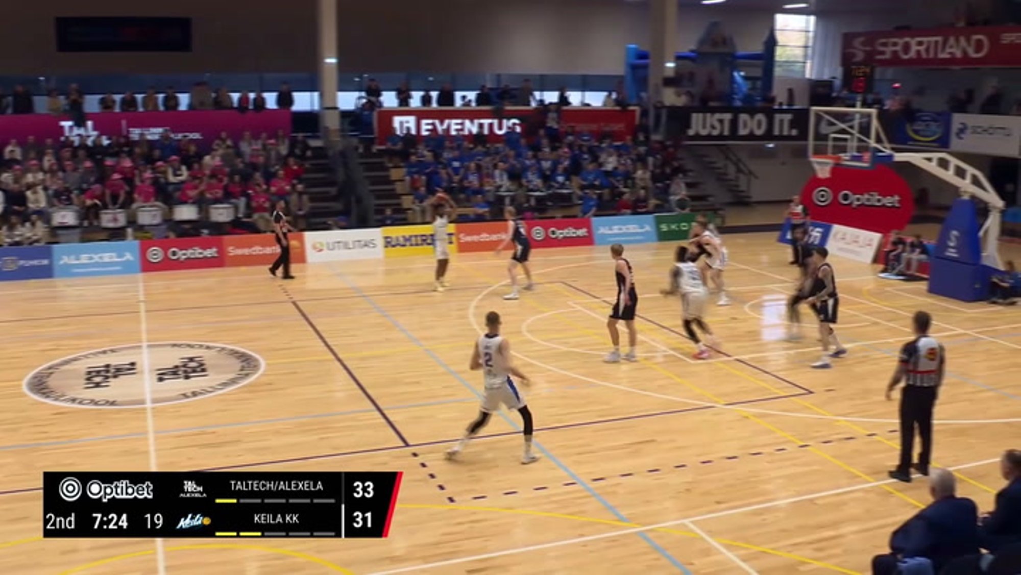 MÄNGU HETK | Rasmus Andre surus Keila KK meeste vahelt palli võimsalt korvi