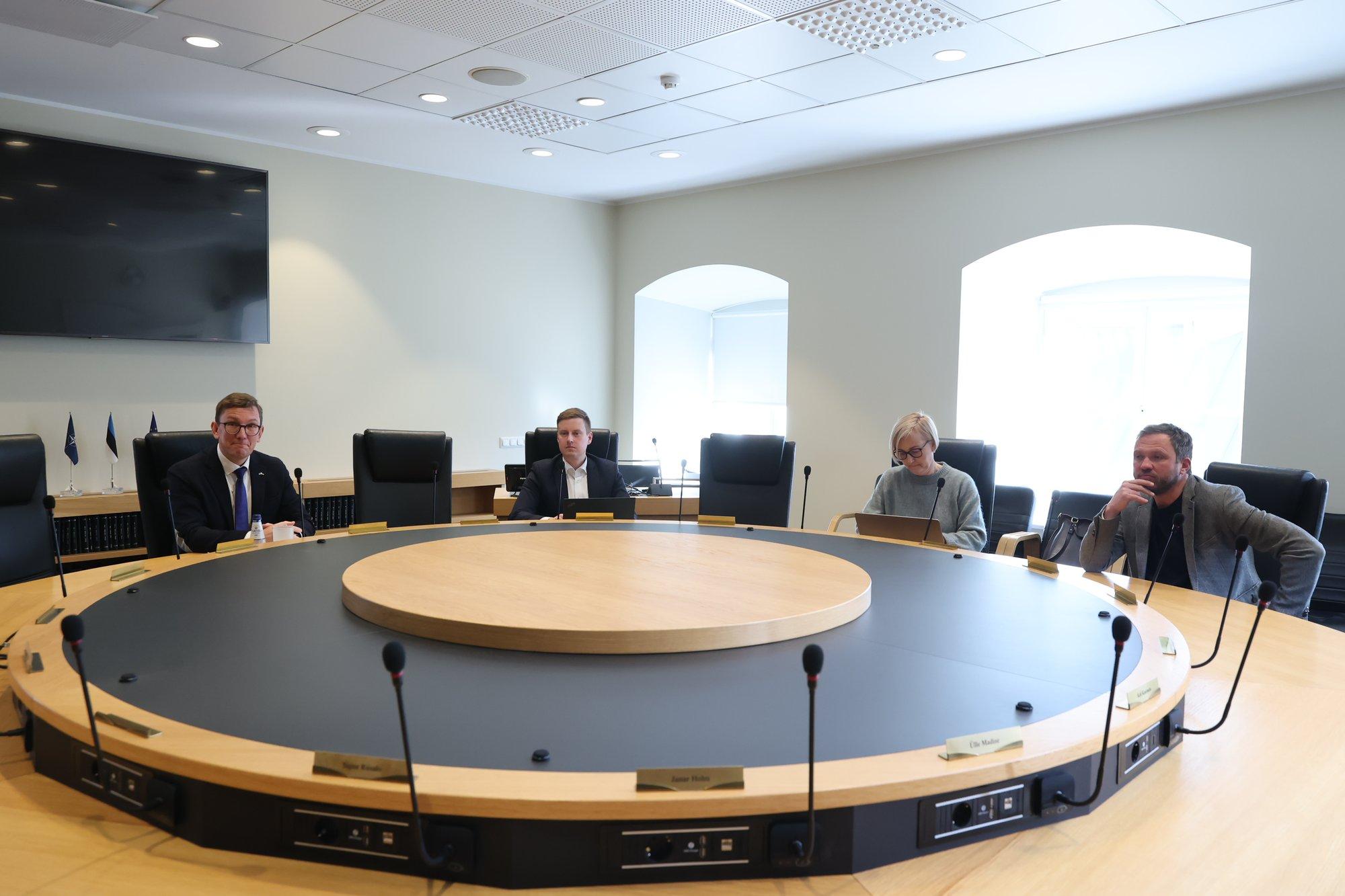 ÜLEVAADE | Täna said kirja koalitsioonilepingu alusdokumendi kolm sammast: maksud, julgeolek ja ülereguleerimise mahatõmbamine