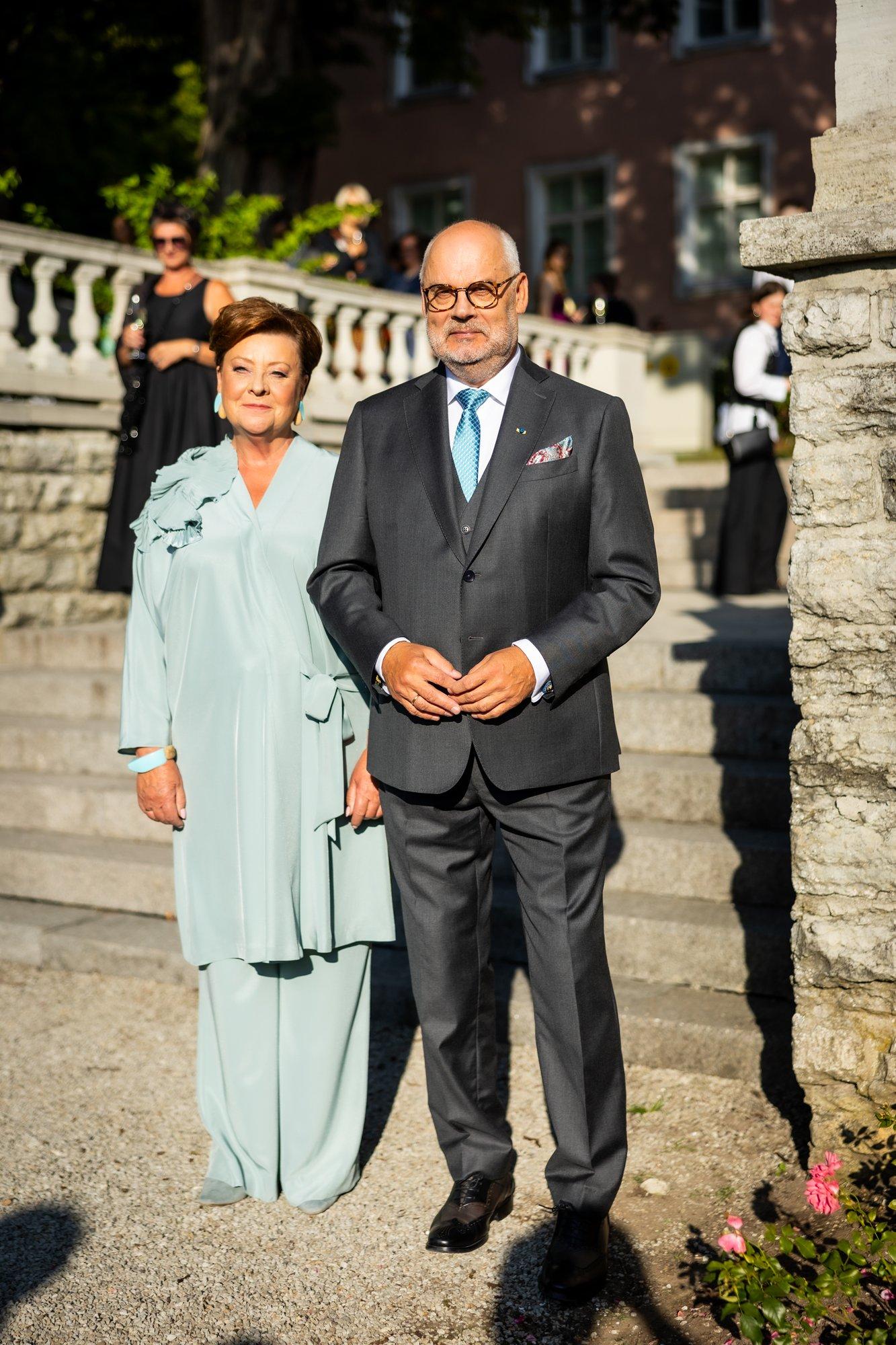 Alar Karis avaldas, kuidas ta noorena Sirje Karise tähelepanu üritas saada. „Ma ei tea, kas ta põletas need ära või...“