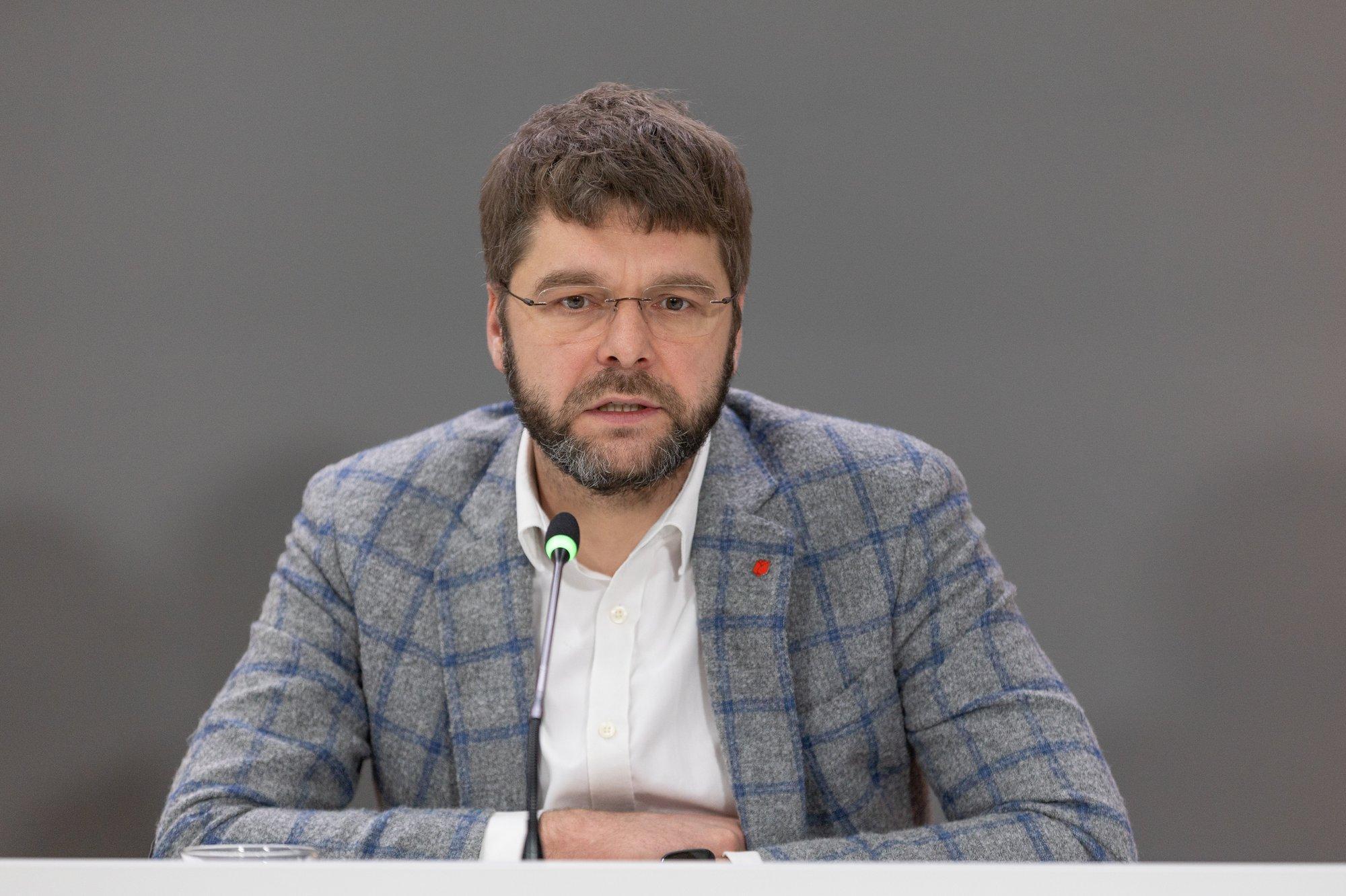 OTSE | Tallinna linnavalitsuse pressikonverentsil osalevad Ossinovski, Lippus, Roose ja Oja