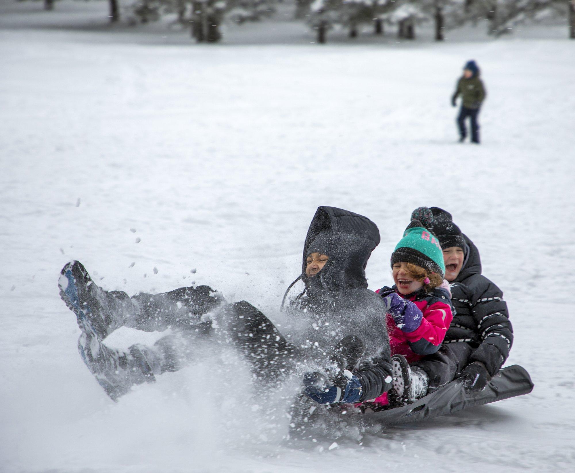 Kentsakad vastlapäeva kombed: lastele visati vett kaela ja kontidega ennustati, kes saab mehele