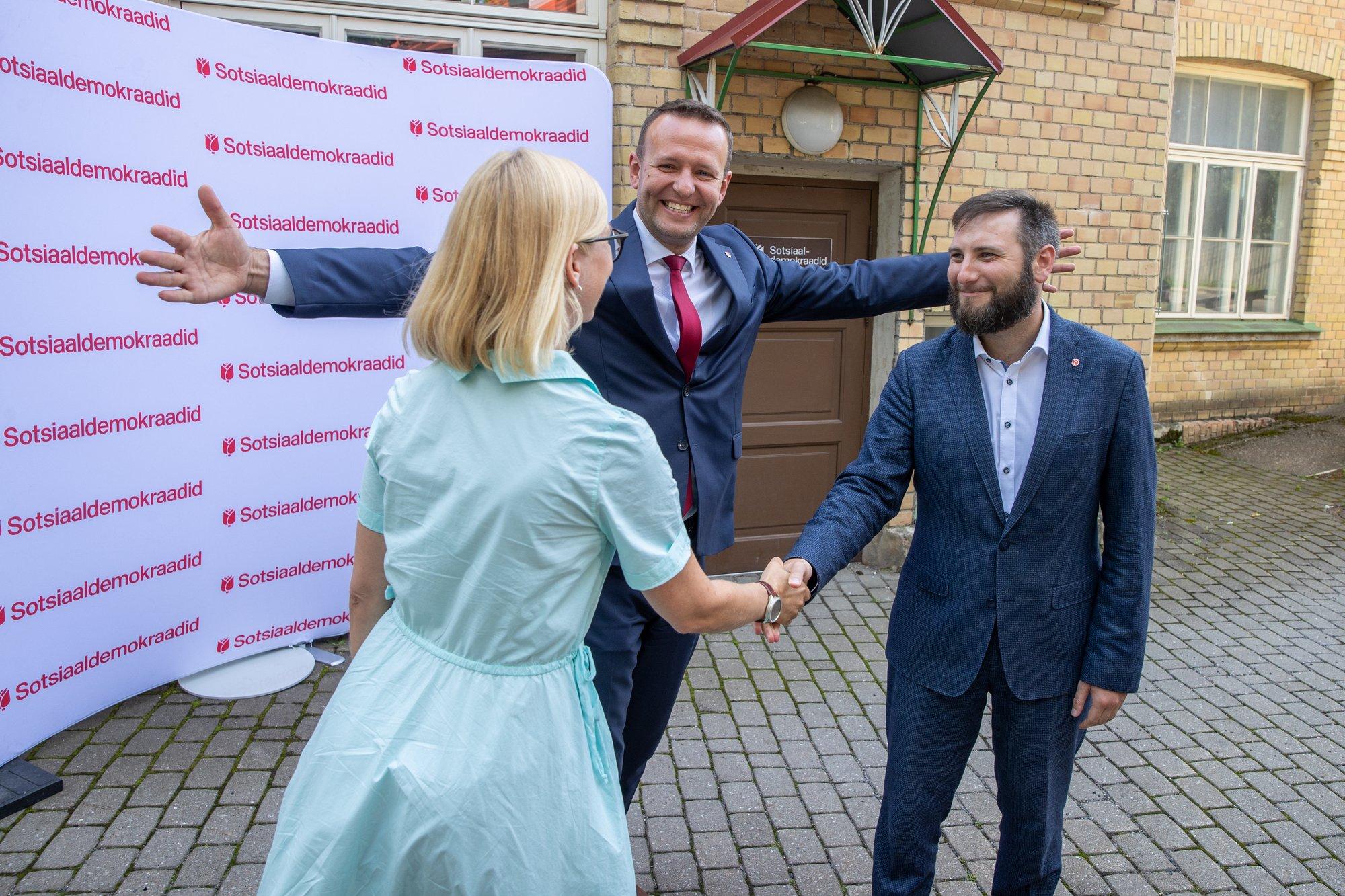 Sotsid kaotasid ministriportfellid. Kes läheb riigikogusse, kes kaob pildilt?