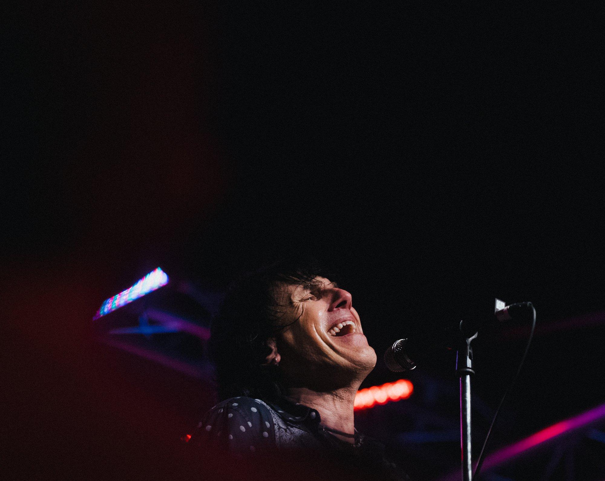 ARVUSTUS | Sal-Salleri maailm ei kao. Armunud käivad ikka käest kinni hoides. Olgu katustel või mitte