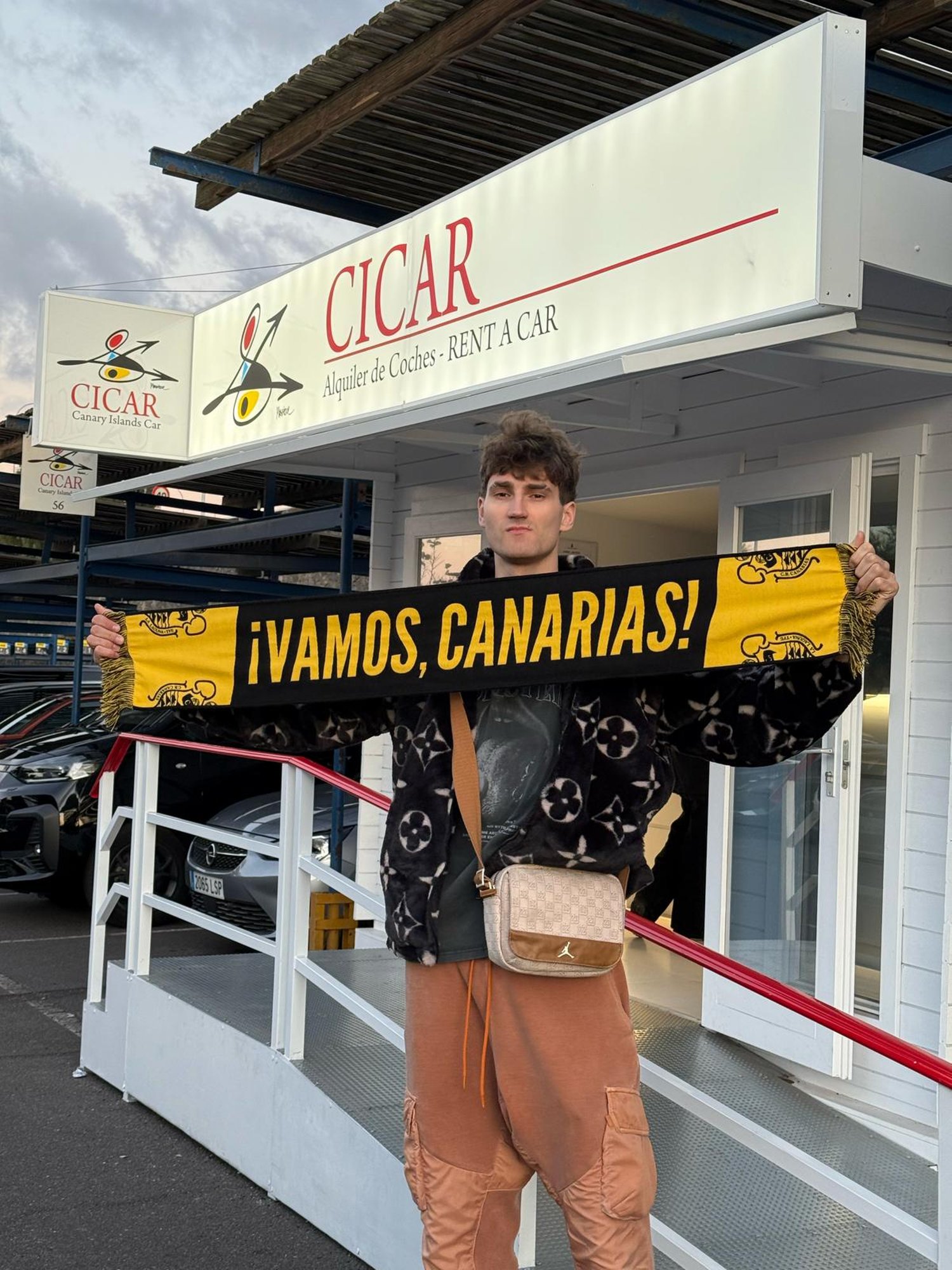 VIDEO JA FOTOD | „Tere tulemast uude koju, Henri!“ Drell jõudis Tenerife klubi juurde ja läbis arstliku ülevaatuse