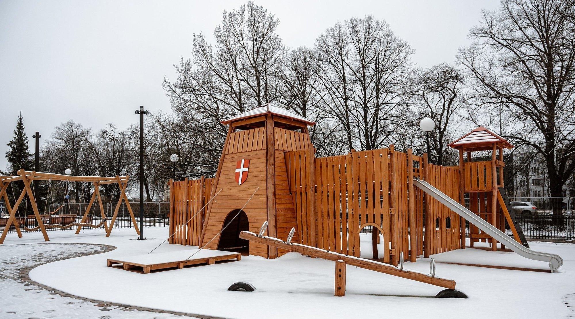 Tallinn sai uue uhke mänguväljaku, mis kannab keskaja hõngu