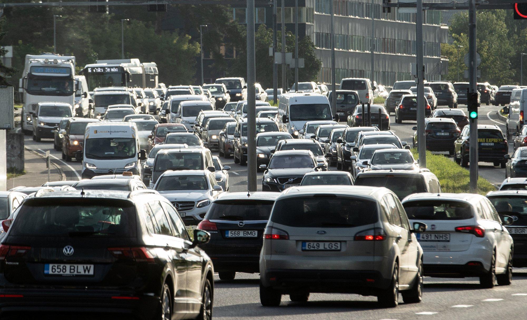 Simmo Saar: kunstlik ummikute tekitamine, et inimestel autoga sõitmisest villand saaks, ei ole vabale ühiskonnale kohane taktika