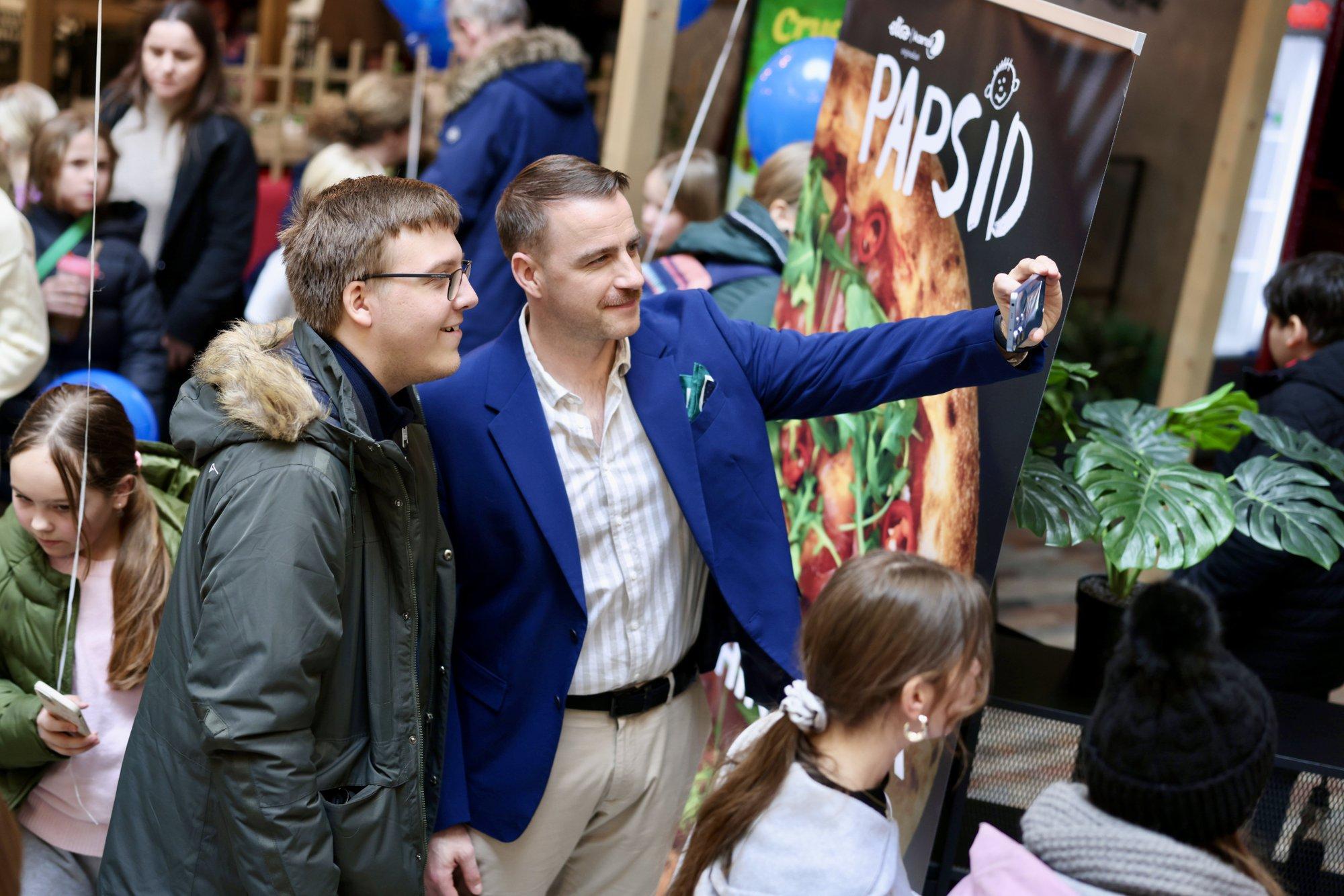 FOTOD | Seriaali „Papsid“ näitlejad kohtusid oma arvukate fännidega