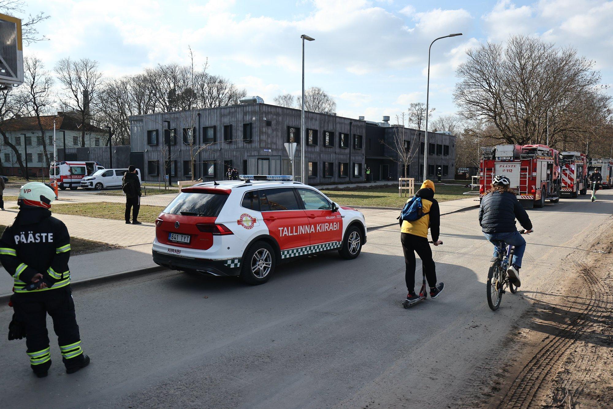 FOTOD | Tallinnas puhkes tulekahju hooldekodus, kolm inimest sai viga