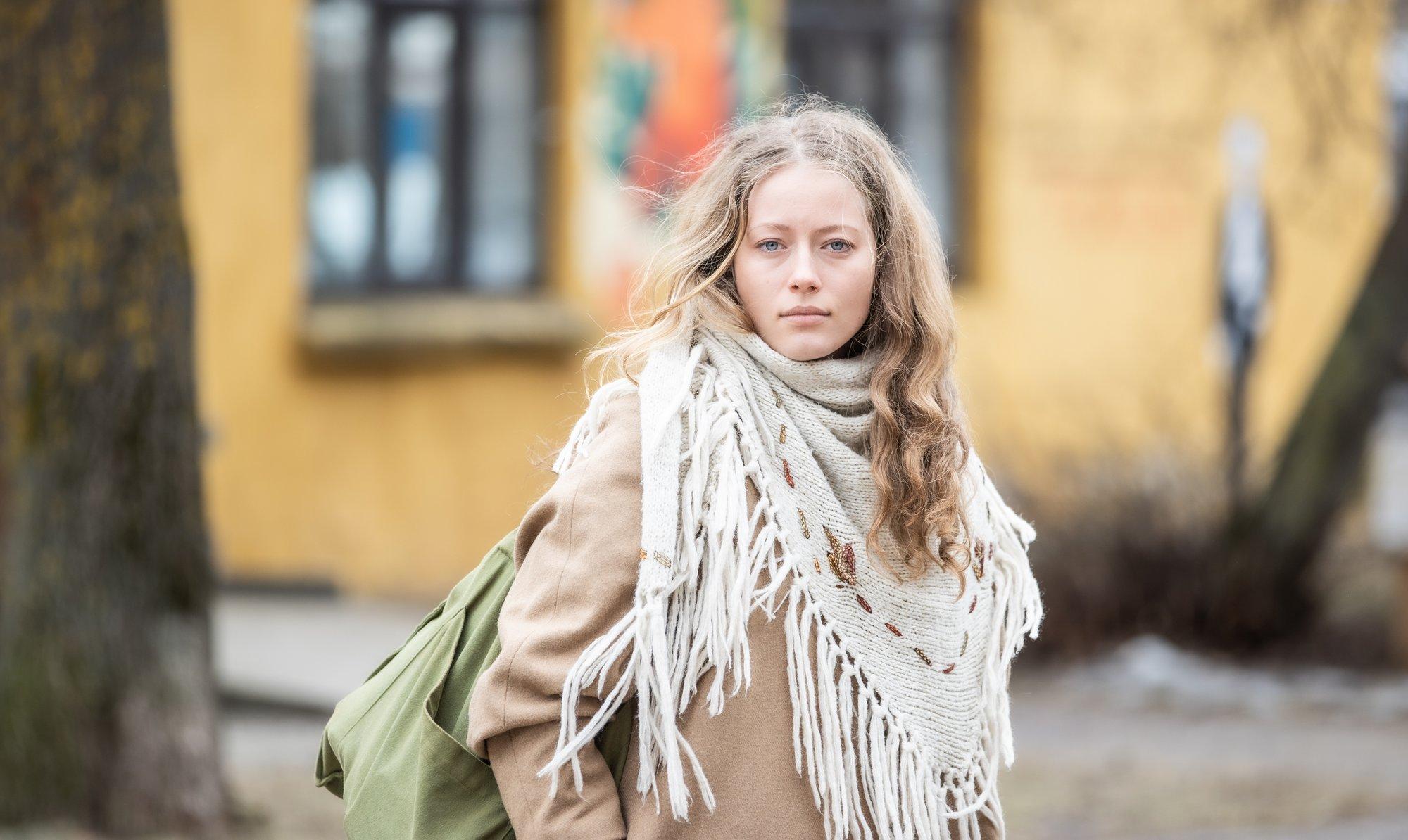 VÕRDLE | Ei tunne enam äragi! Henessi Schmidt saabus esilinastusele muutunud välimusega