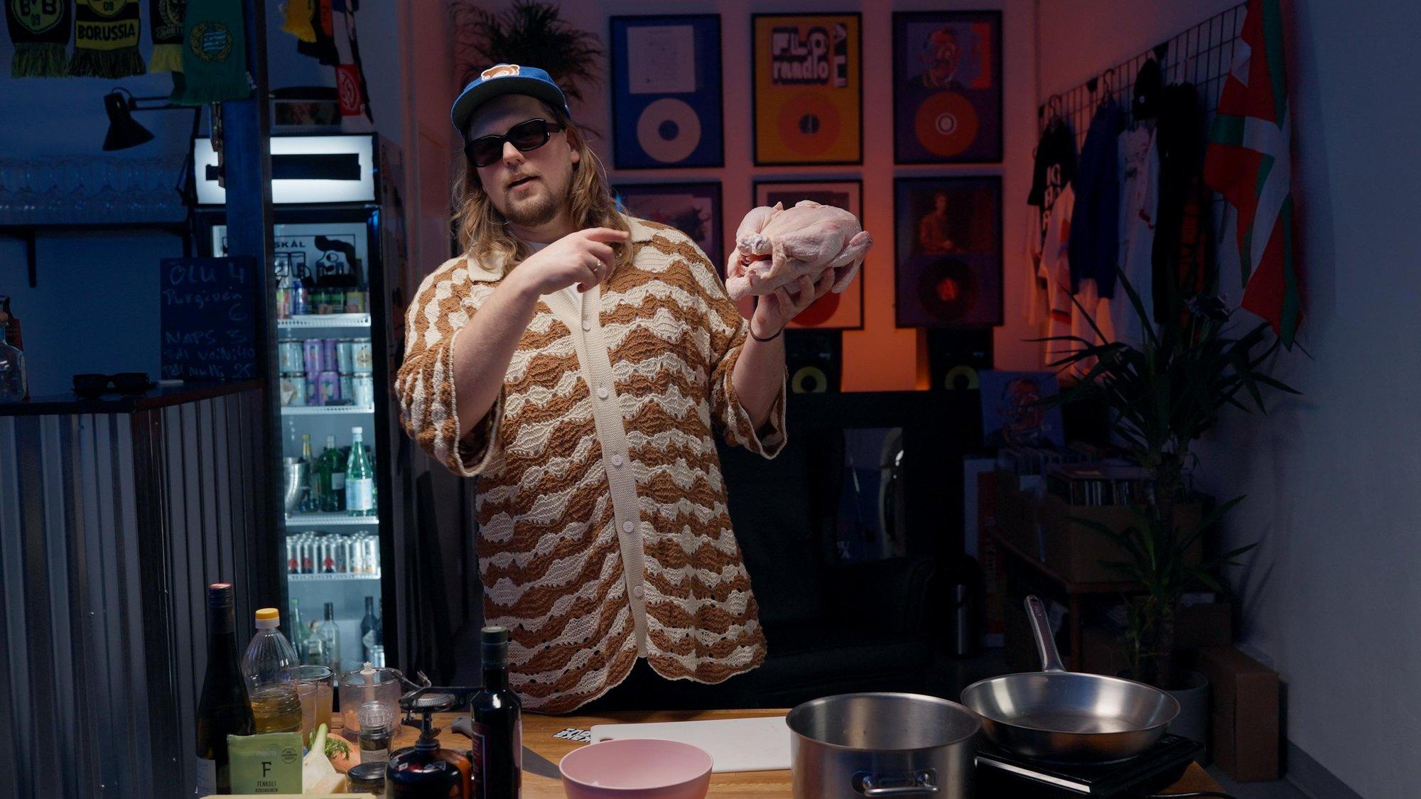 KOHVRI SÖÖKLA | Säästukas! Ühest broilerist saab viieliikmeline pere nädal aega söönuks. Vaata ka, kuidas kana lahti lõigata