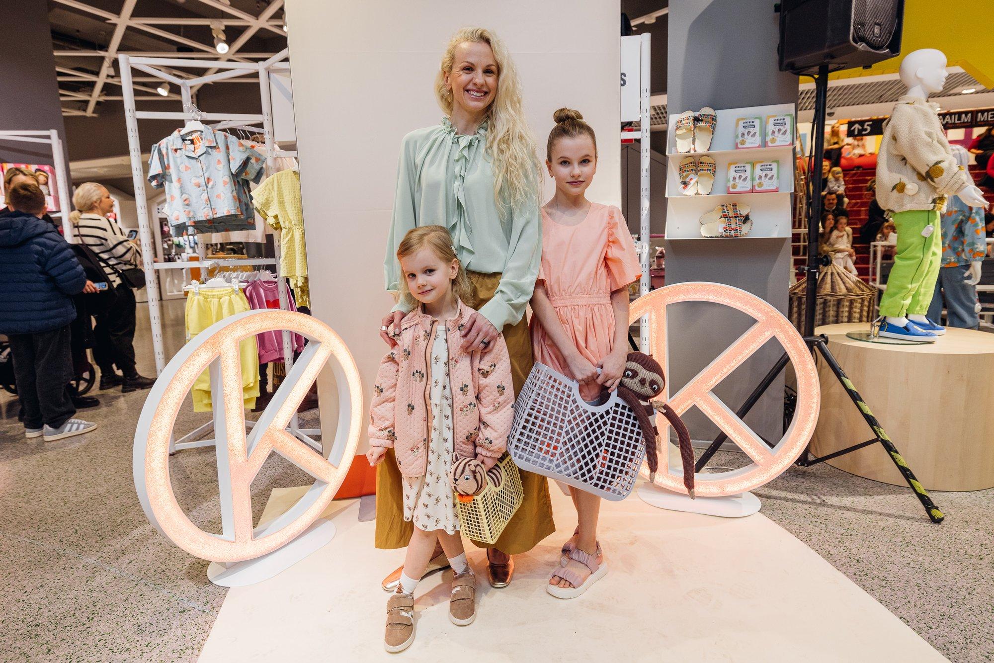 KROONIKA MÄRKAMISED | Elina Pähklimäe tütred tegid modellidebüüdi, Milderid nautisid Manchesteris jalkalahingut