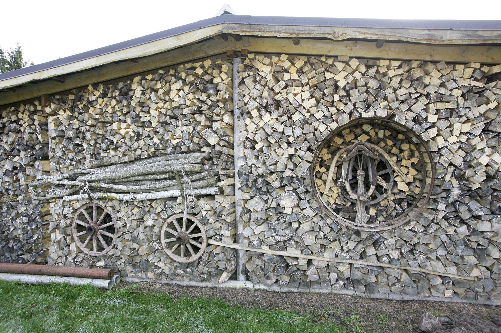 Värske põllumajandusminister on puuriida ladumises kõva käsi. Vaata, kuidas õigesti riita teha!