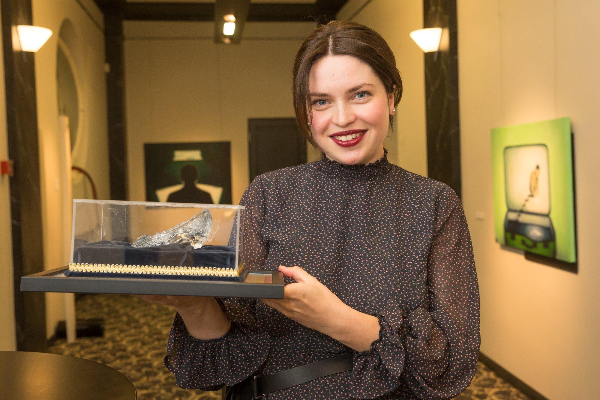 Kirjanduslik kohus mõistis naise kehaga kaubitsejad süüdi