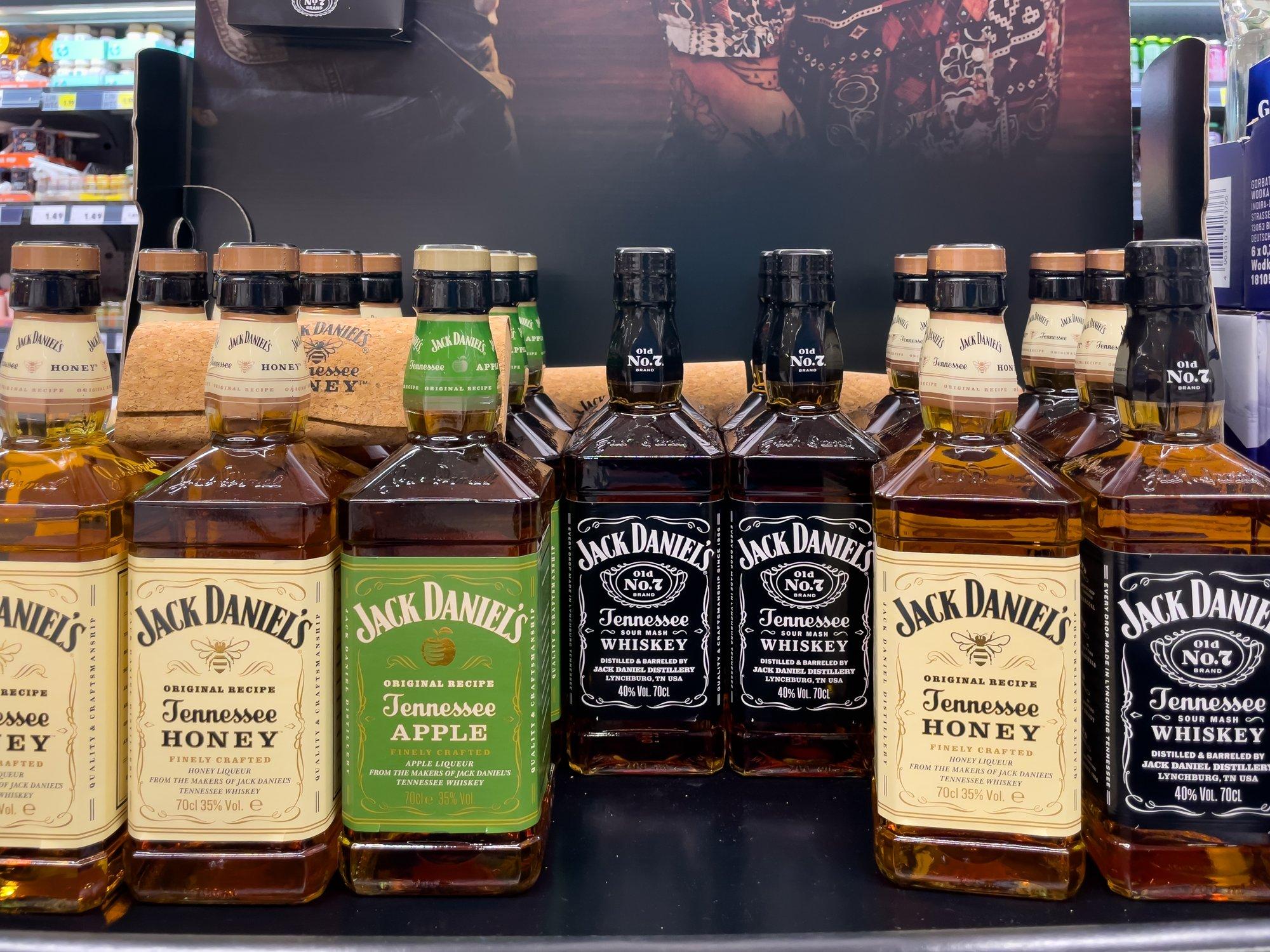 Kanada vastus USA tariifidele: me keelame teie alkoholi müügi meie riigis