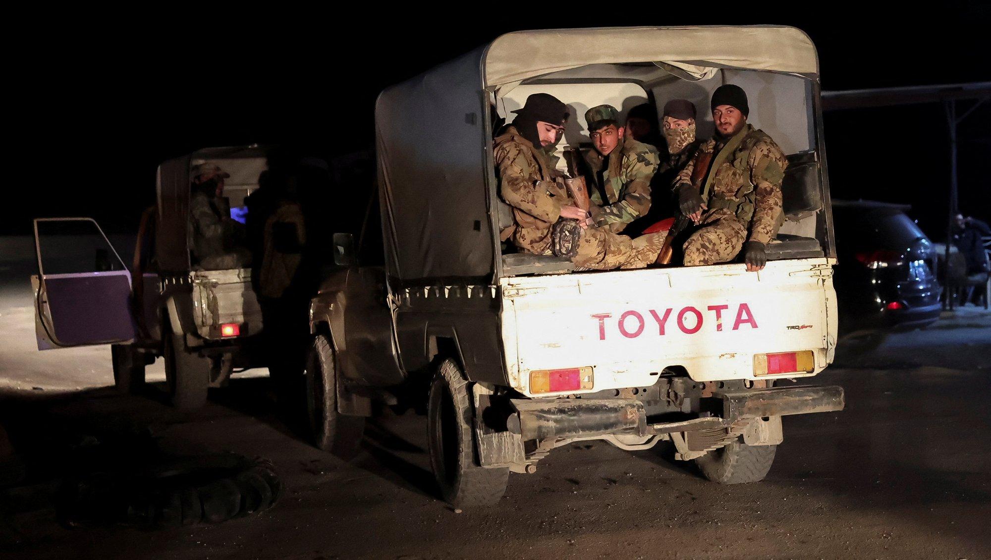 Süüria valitsusväed peavad lahinguid kukutatud Assadi toetajatega