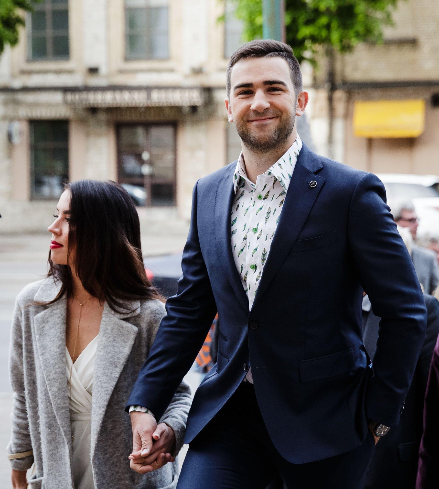 KLÕPS | Poeg tuli appi küünlaid puhuma! Robert Rool tähistas perega sünnipäeva