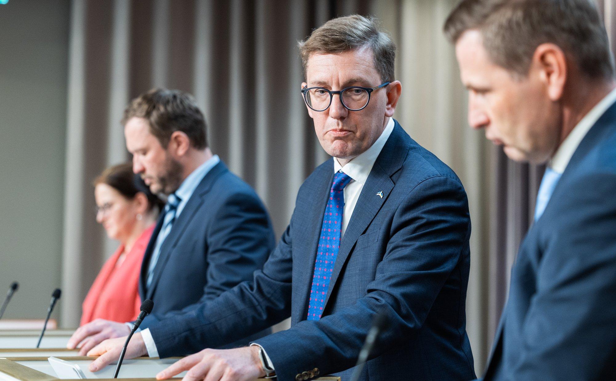 FOOKUS | Parempoolsed koalitsioonilepingust: vaja on remonti, aga valitsus pühib tolmu