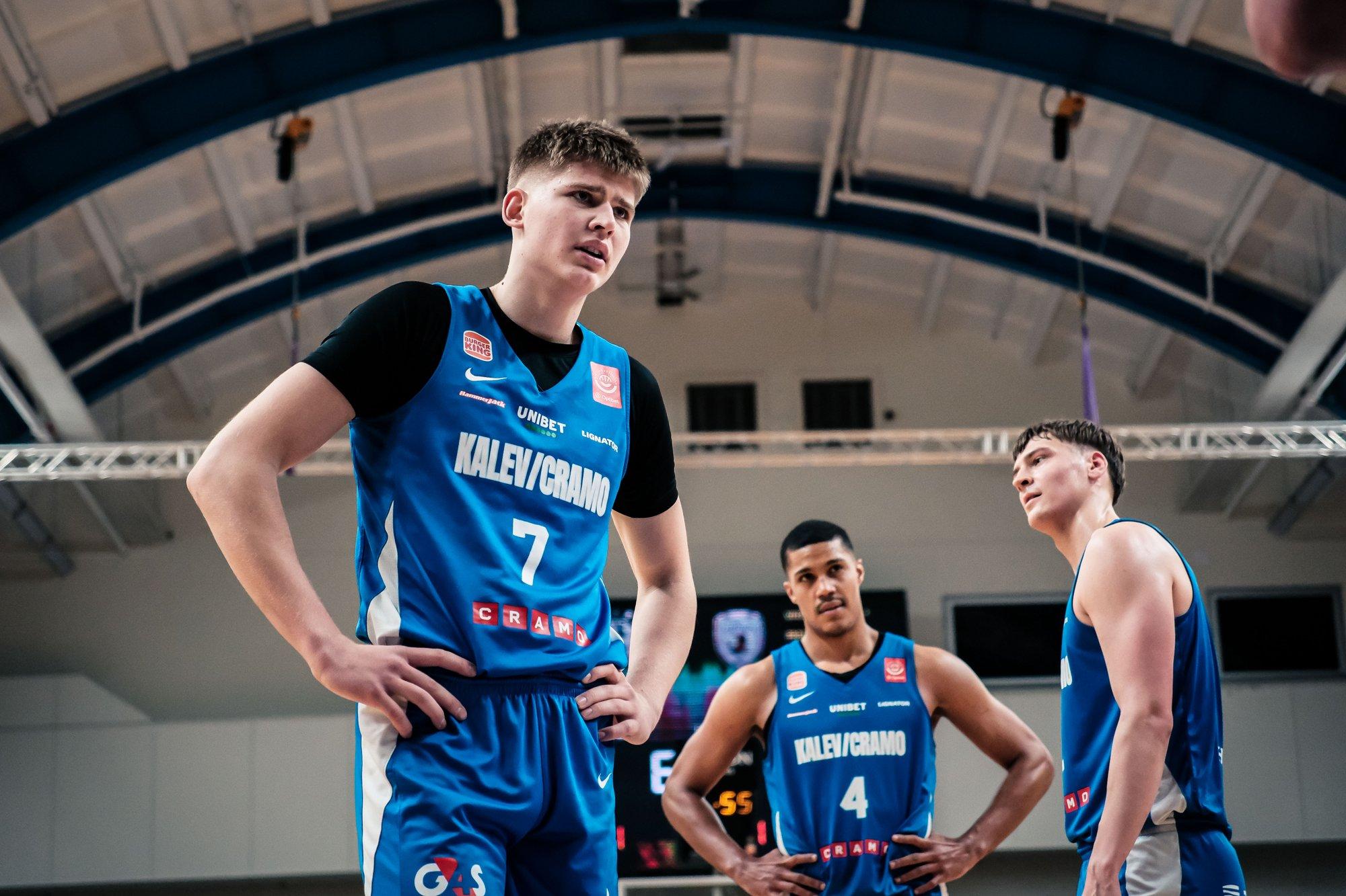 KOGU TÕDE MÄNGUST | Kalevlase Vaaksi ja Liepaja Kilpsi lõpuminutite kahemehesõu päädis esimese võiduga