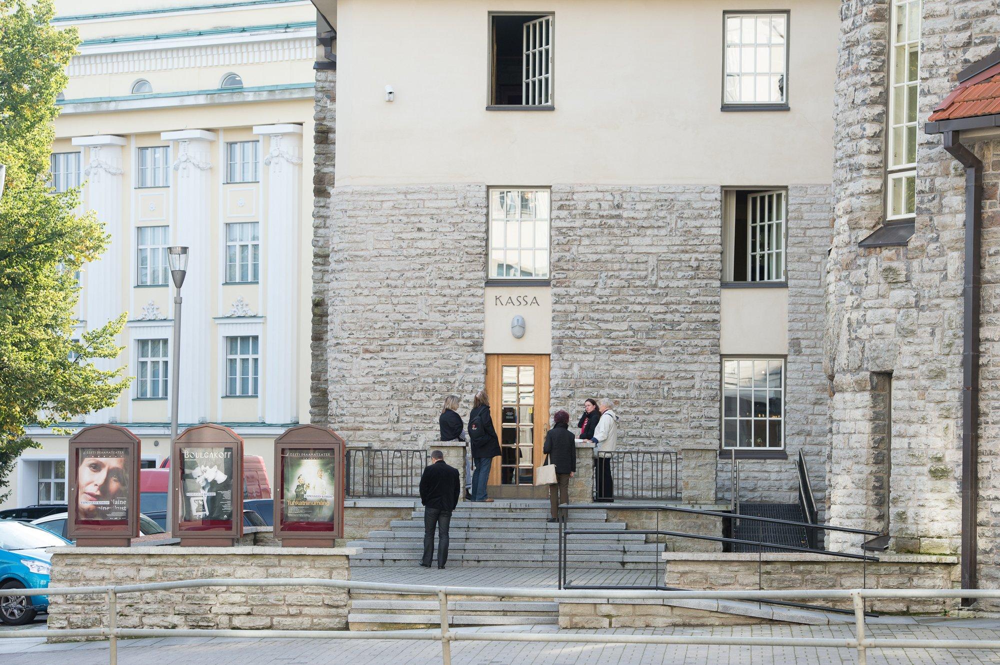 „Ostan „Rahamaa“ etendusele kaks piletit. Linn, vald, riik pole oluline“