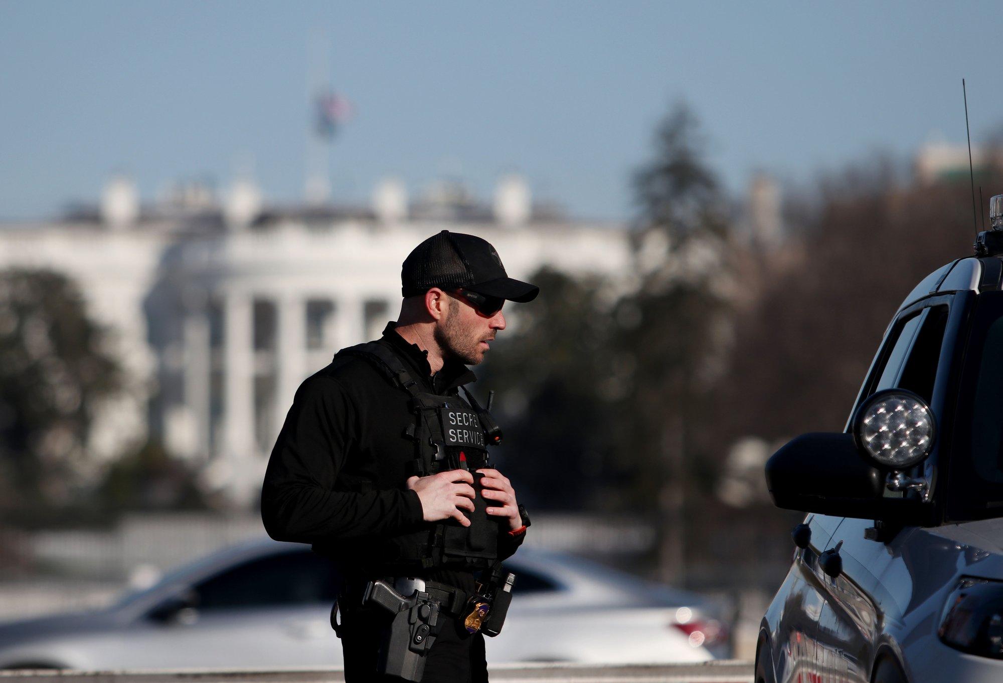 Valge Maja juures toimus tulistamine, USA presidendi ihukaitsjad tegid relvastatud mehe kahjutuks
