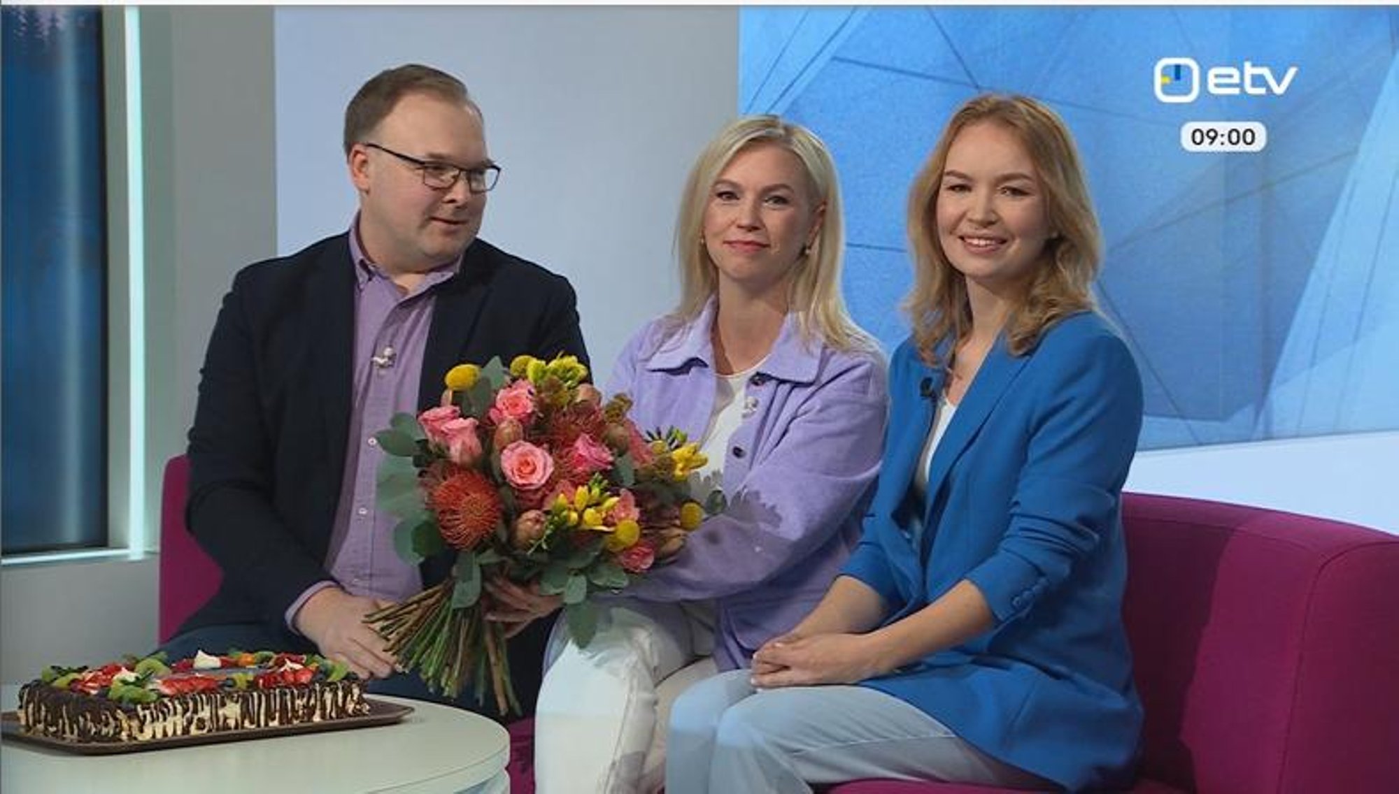 Viimane „Terevisiooni“ tööpäev mõneks ajaks! Beebiootel Liisu Lass saadeti emapuhkusele laulu ja lilledega