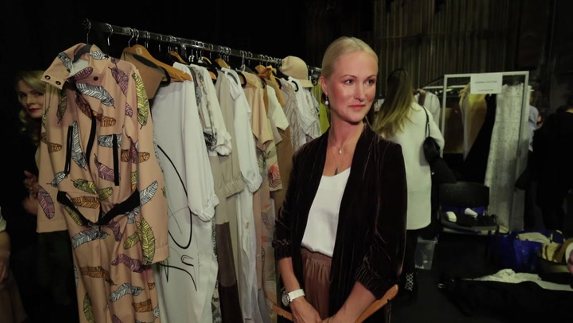 VIDEO | „Hoidkem naisi!“ Disainer Marilin Sikkal tähistas moenädalal esitletud kollektsiooniga naiseks olemist