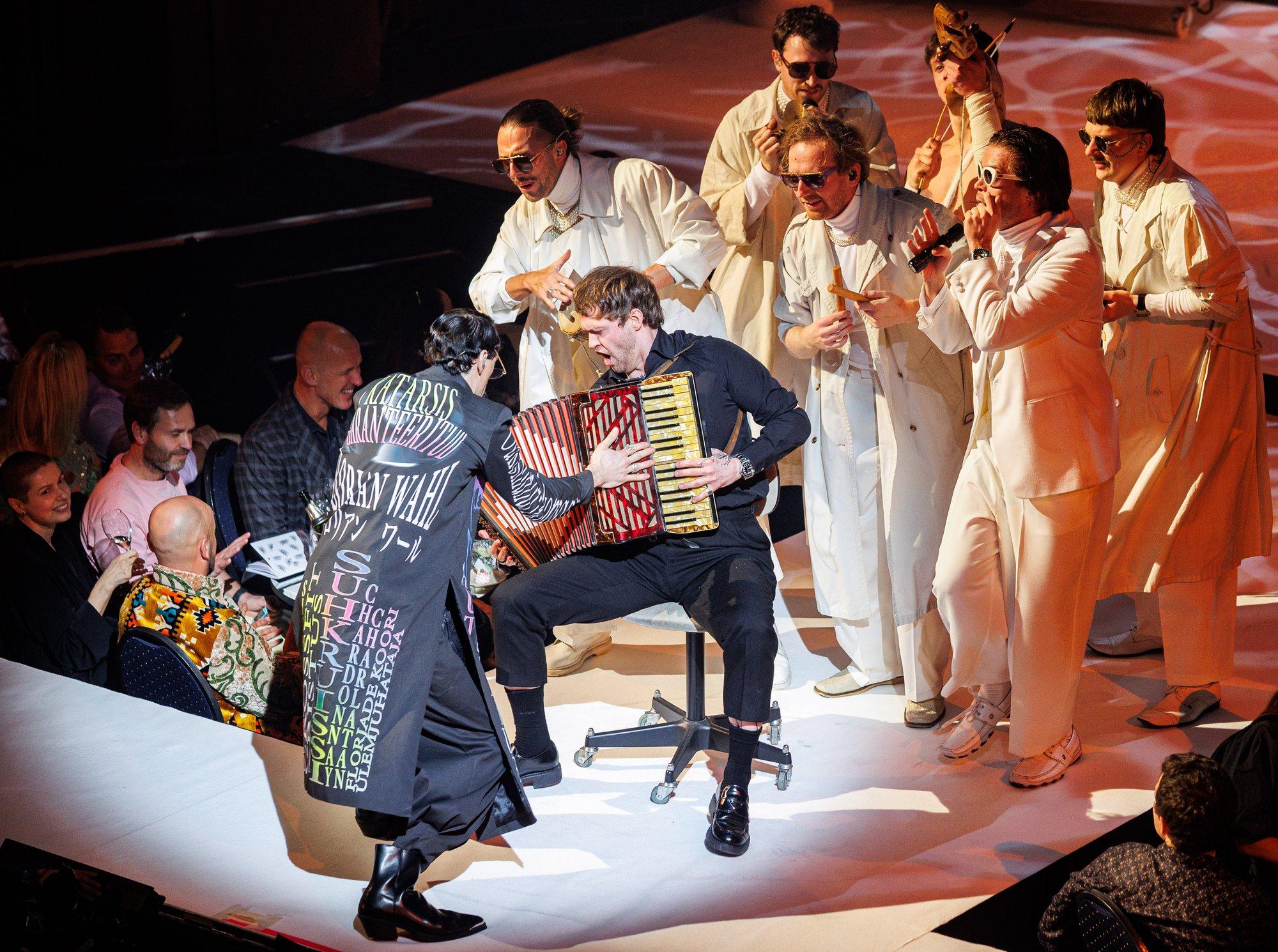 FOTOD | Varjatud talent? Orm Oja hullutas publikut Florian Wahli kontserdil