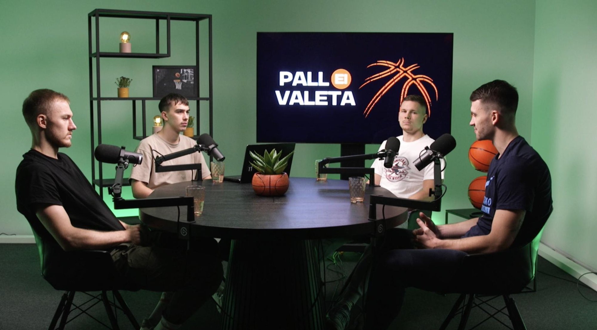 VAATA JA KUULA | „Pall ei valeta“. Miks Pahvi hoolealused vaikivad? Post: mõni treener tahab tahvliga piki pead lüüa, aga ma ei lähe sellega meediasse