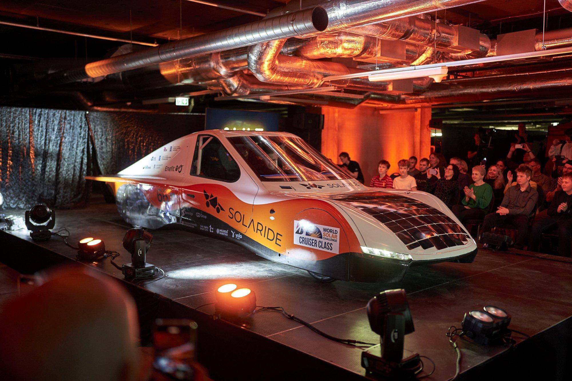 FOTOD | Ühe laadimisega 750 kilomeetrit ja tippkiirus 120 km/h. Kas see ongi elektriautode tulevik?