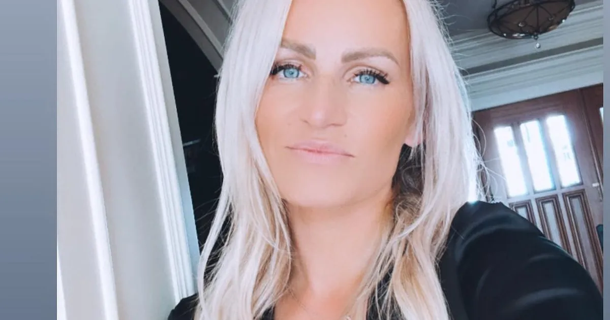 Kodust välja tõstetud Helena Koivu võttis pärast politseiga sekeldamisest aja maha Helsingi veinibaaris