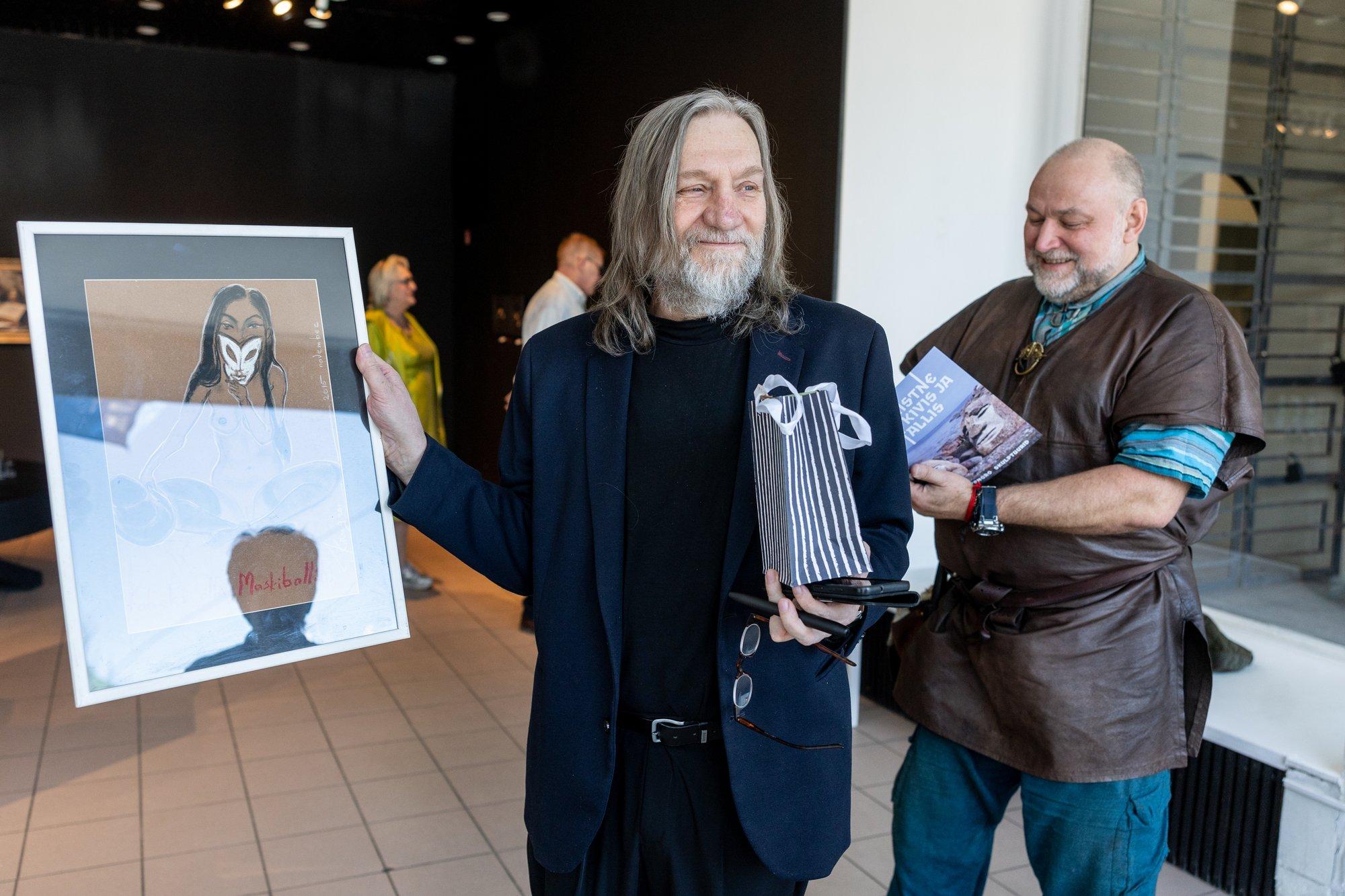 FOTOD | „Mina olen ajutine, oliivid on igavesed“. Disainimuuseumis avanes Ervin Õunapuu maalinäitus