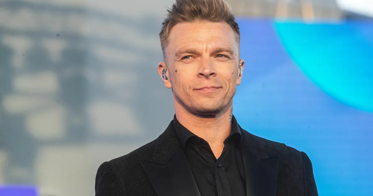 Tanel Padar näitas ülakeha: ei hakka ennast vormi ajamagi, kui olen oma tütarde jaoks kõige pehmem kaisukas!