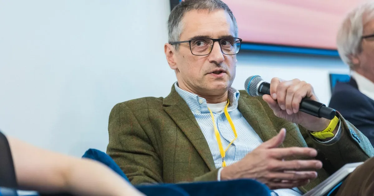 SERGEI MEDVEDEV ⟩ Laviini ootuses