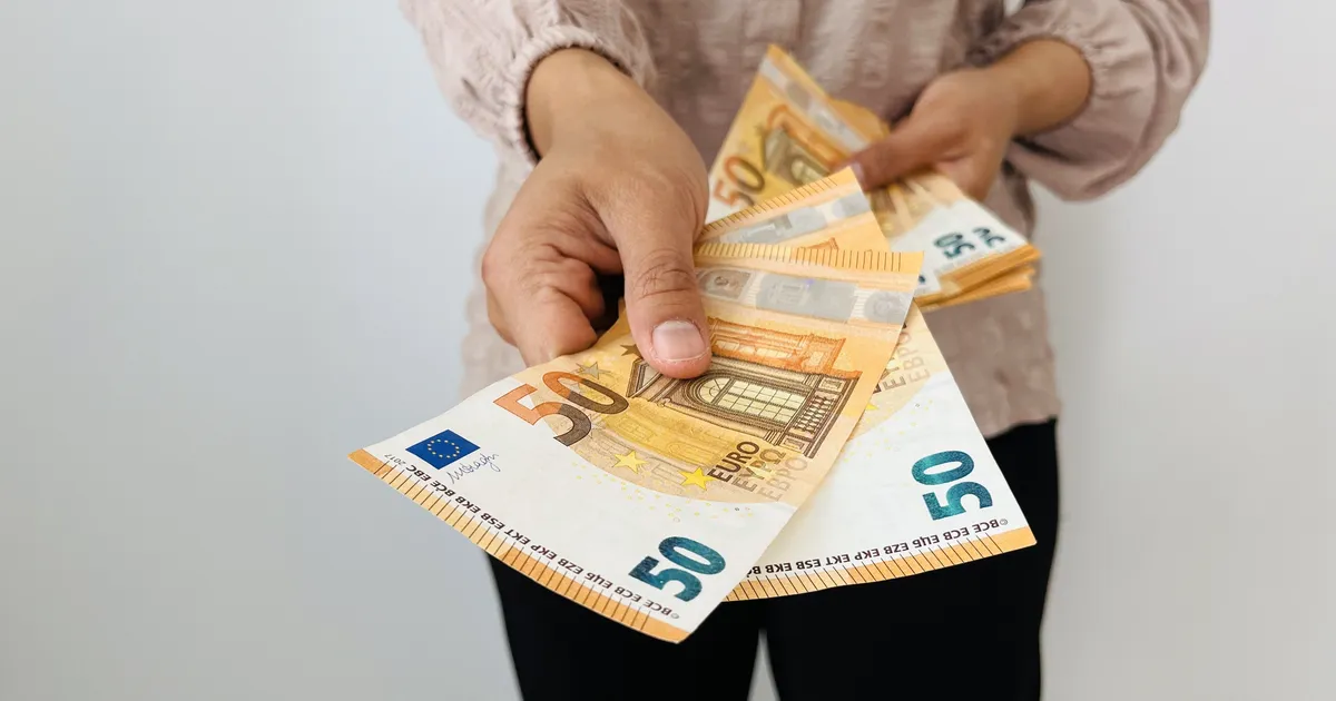 SADA TUHAT EUROT VASTU TAEVAST ⟩ Kohtutäitur müüb EFTA filmi naeruväärse summa eest