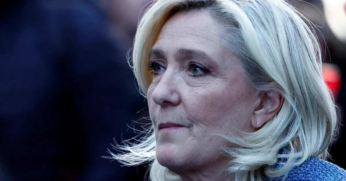 Le Pen Pariisi meeleavaldusel: ma ei anna alla