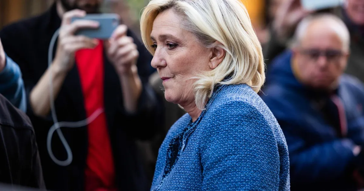 ÜLEVAADE ⟩ Poliitilise karjääri lõpuga silmitsi Le Pen tõrgub veel taktikeppi loovutamast