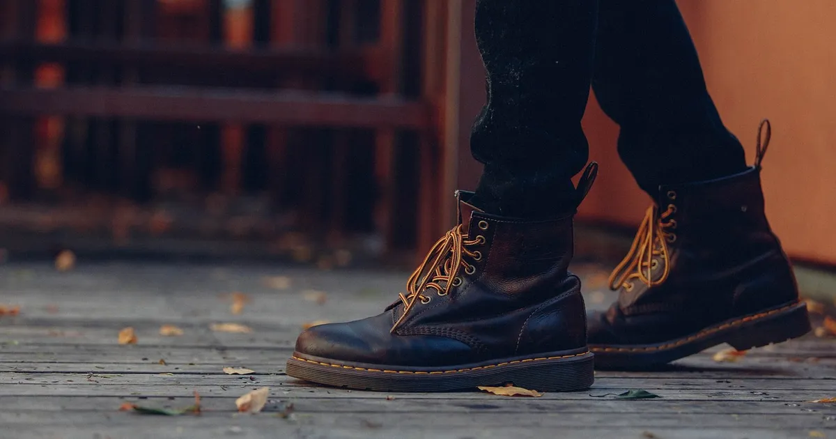 Lambad stiilseks? Mitu Eesti domeeniga veebipoodi müüvad tuntud saapabrändi naljaka kirjeldusega