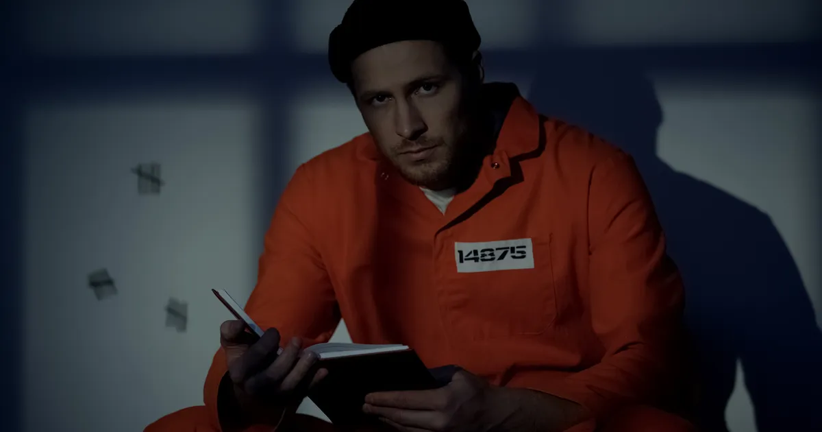 «Ärge laske sõbralikel silmadel ja kaastundlikul naeratusel end petta. See mees on kuratlikes kuritegudes süüdi mõistetud kurjategija»