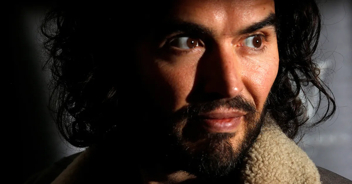 Jumala leidnud Russell Brandi tabasid jõhkrad kriminaalsüüdistused, koomik on enda sõnul tänulik