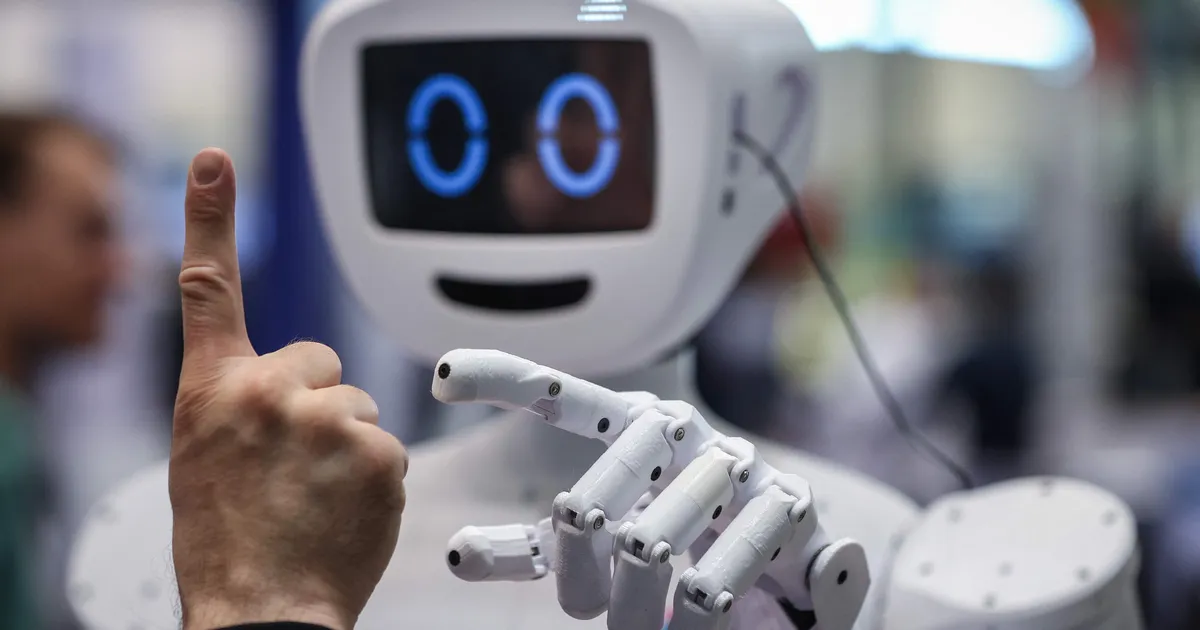 ROBOT LÄHEB KOOLI ⟩ Tehisarul õnnestus ülikooli kunstitudengina sisse saada, õpilased on aga häiritud