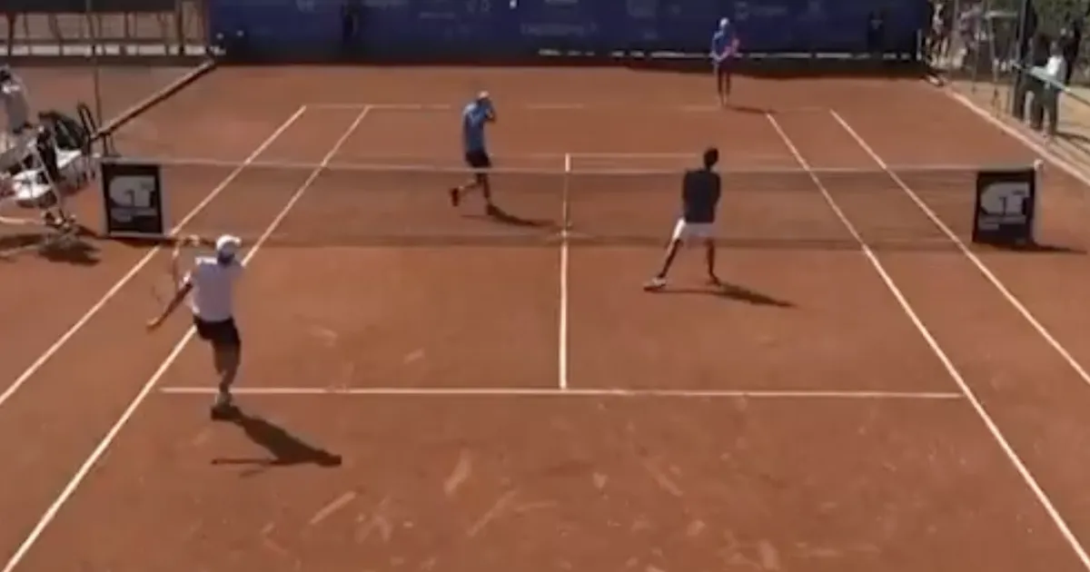 VIDEO ⟩ Vastasele palliga vastu pead löönud tennisist sai disklahvi